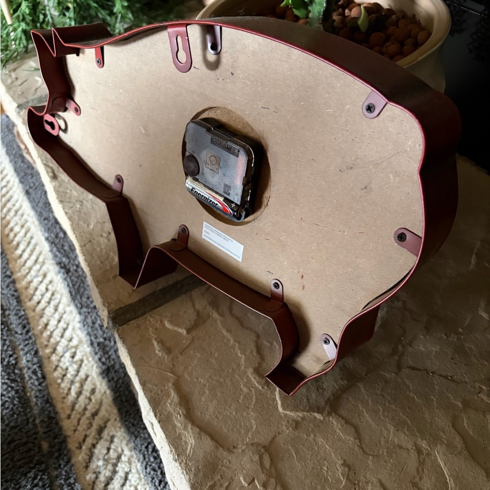 Rustic Pig-Shaped Wall Clock - Red - Picture 4 of 4